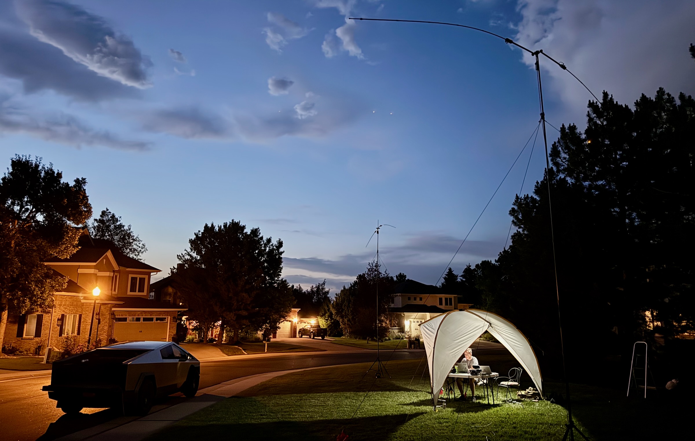 W4LL operating just past dusk